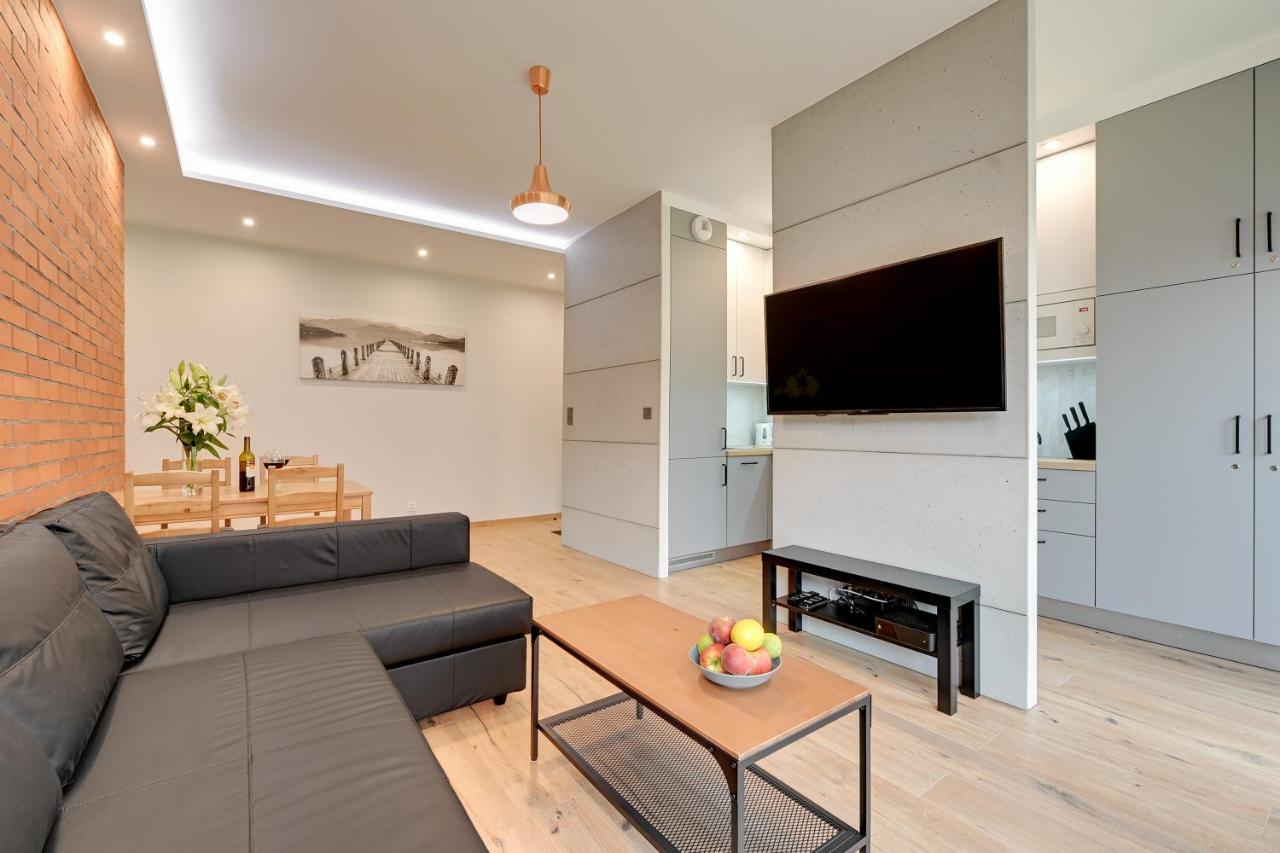 Central Apartment - Free Private Parking Gdansk Bagian luar foto