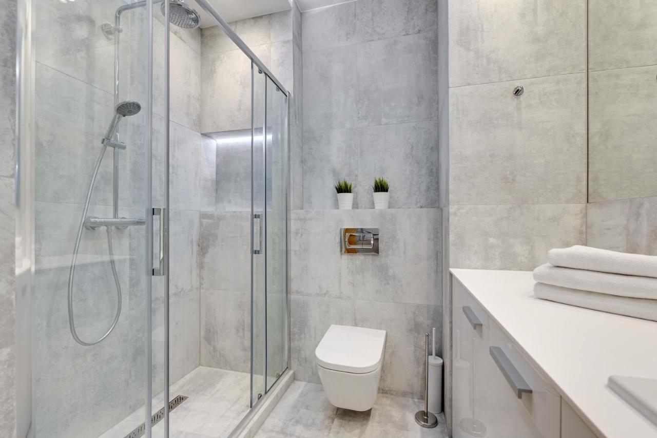 Central Apartment - Free Private Parking Gdansk Bagian luar foto
